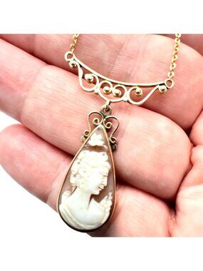 Antique Womens Necklace 18K Yellow Gold Cameo Pendant 4.6 Grams